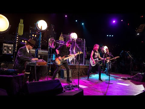 The Pretenders on Austin City Limits &quot;Middle of the Road&quot;